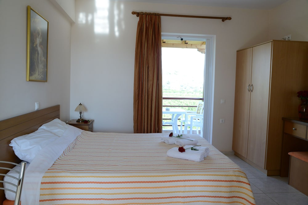 Deluxe Studio Suite (Top Floor) photo 1