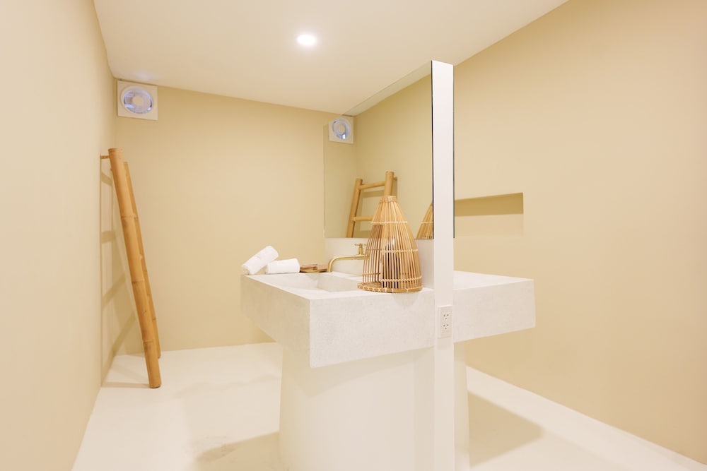 Luxury Villa, 1 Bedroom, Bathtub - Photo 9