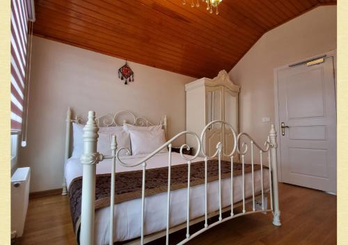 Double Room with Private External Bathroom photo 1