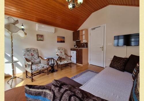 Double Room with Private External Bathroom photo 2
