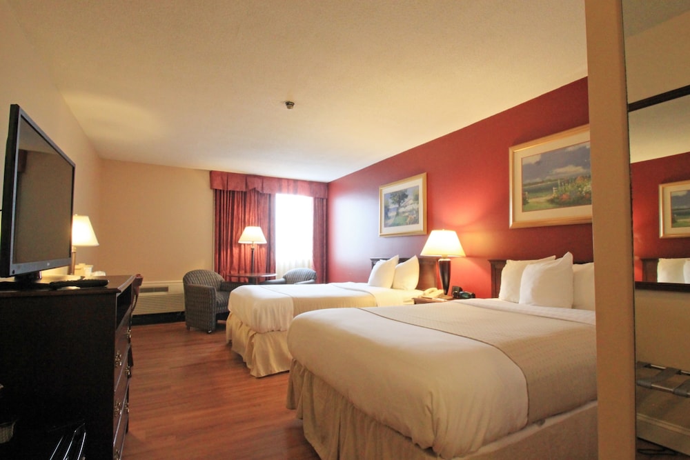 Standard Room, 2 Queen Beds, Courtyard View - Photo 5