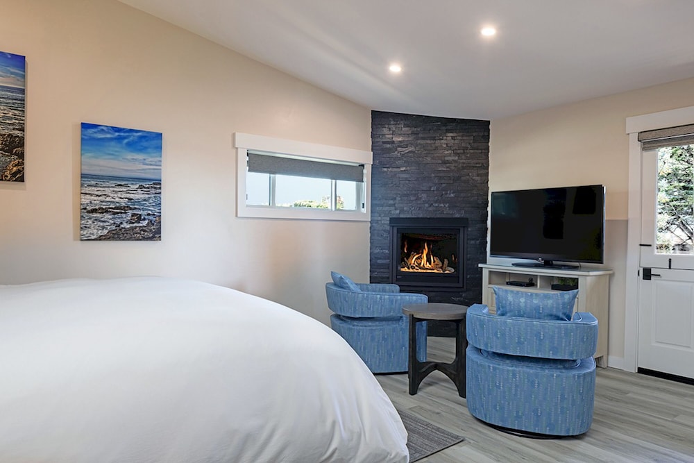 Standard Room, 1 King Bed, Partial Ocean View (Naples Beach)