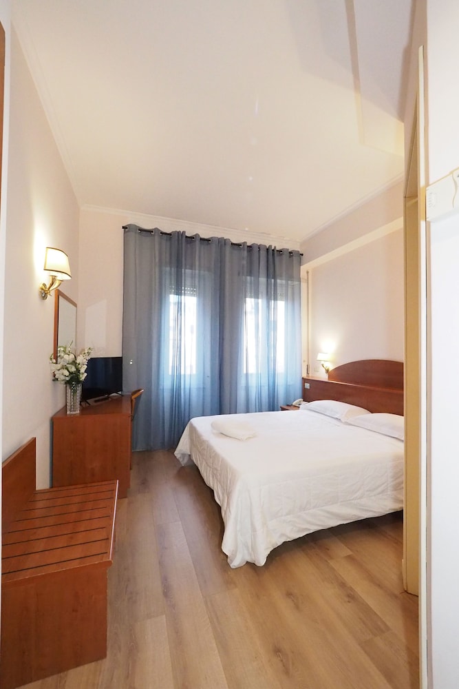 Double Room - Photo 5