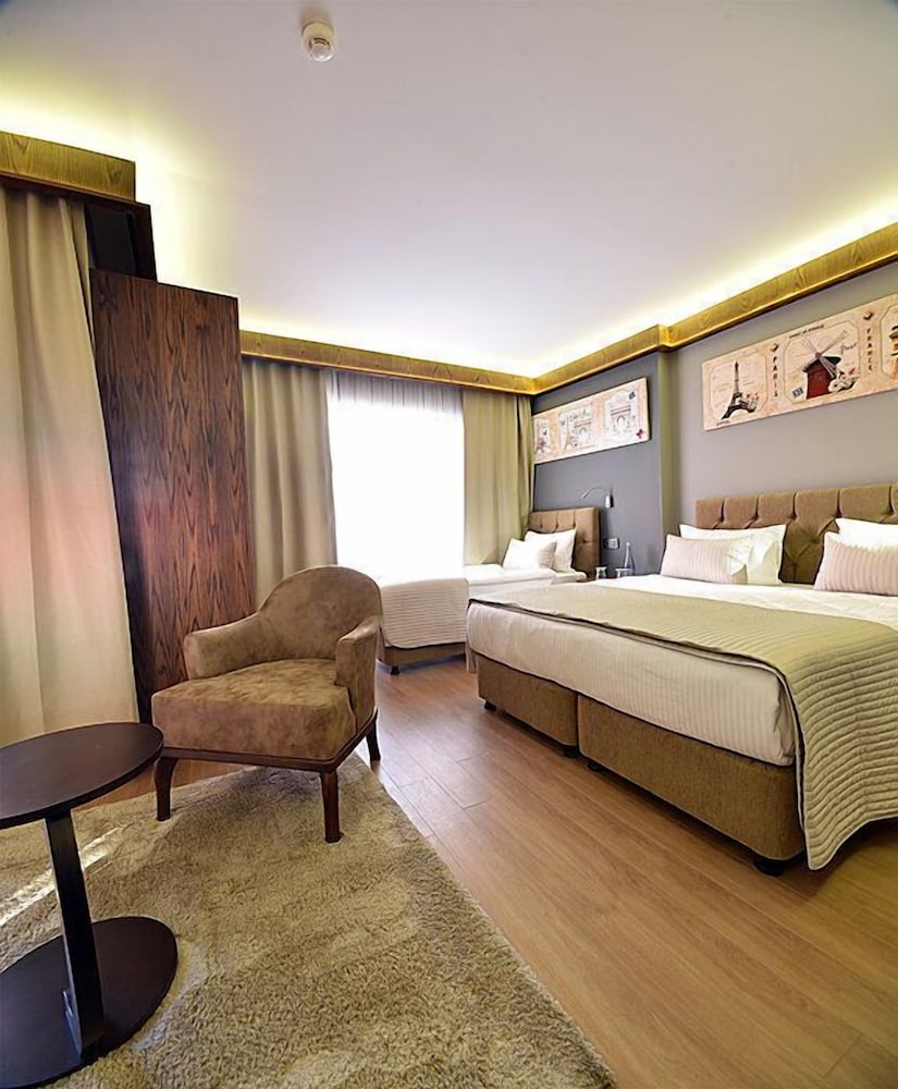 Superior Triple Room, Balcony photo 1