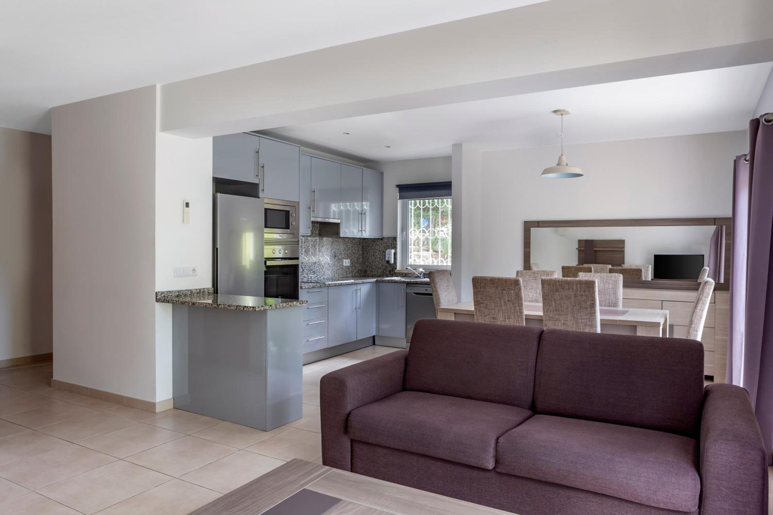 Standard Three-Bedroom Apartment photo 2