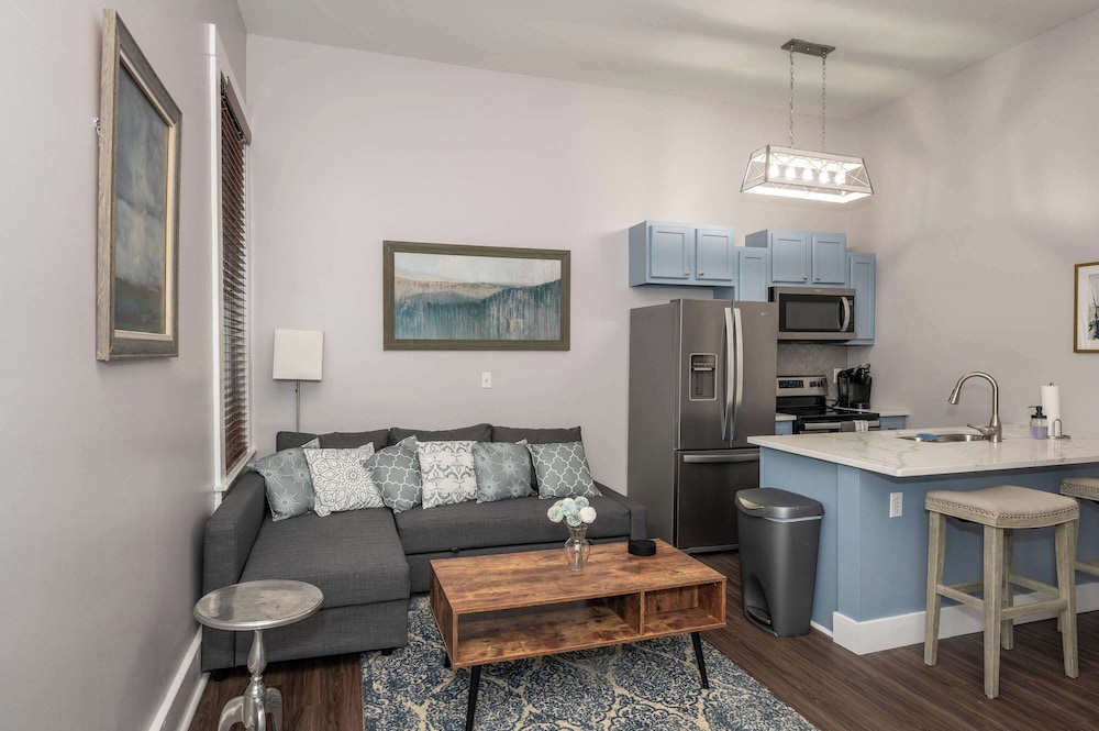Condo, 1 Queen Bed with Sofa bed, Kitchen photo 2
