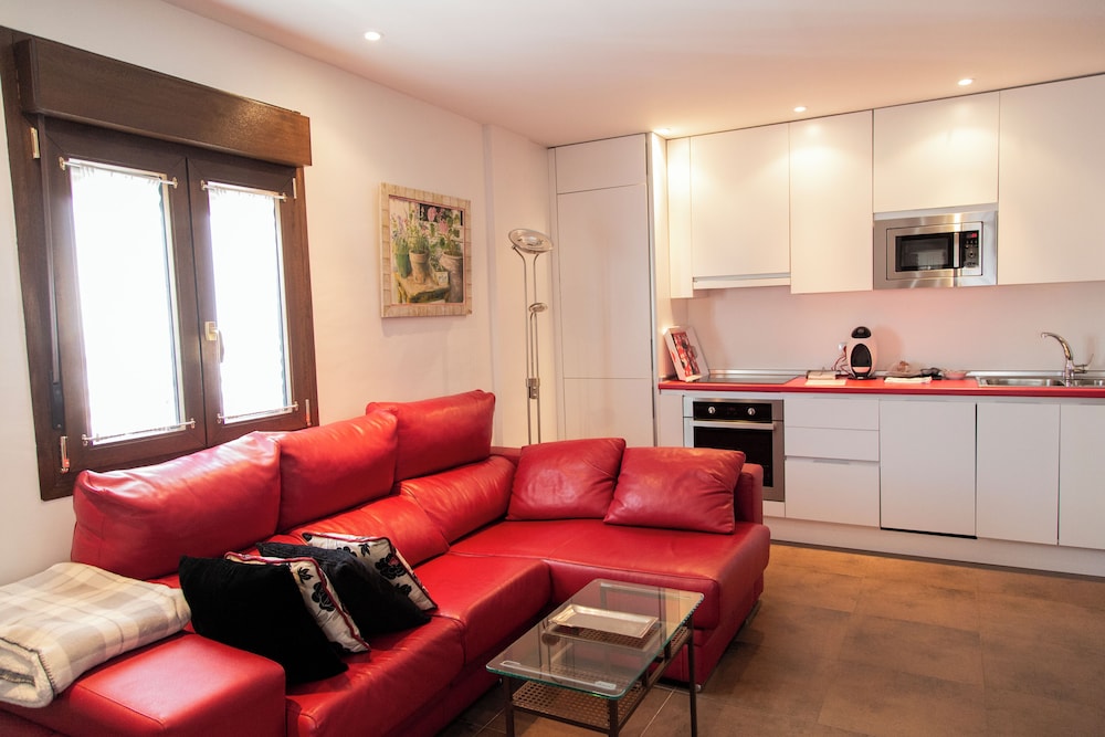 Duplex, 2 Bedrooms - Photo 9