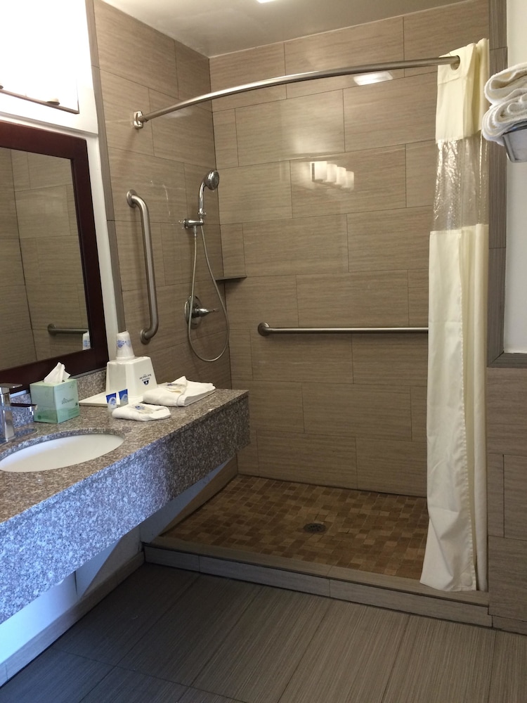 Room, 2 Queen Beds, Accessible, Non Smoking photo 3