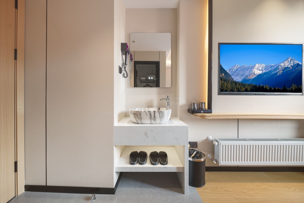 Basic Double Room, Mountain View photo 3