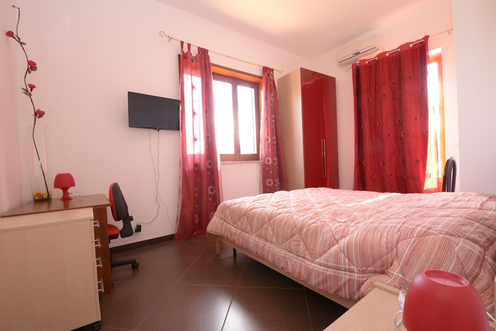Basic Suite, 2 Bedrooms, Accessible, Garden View photo 2