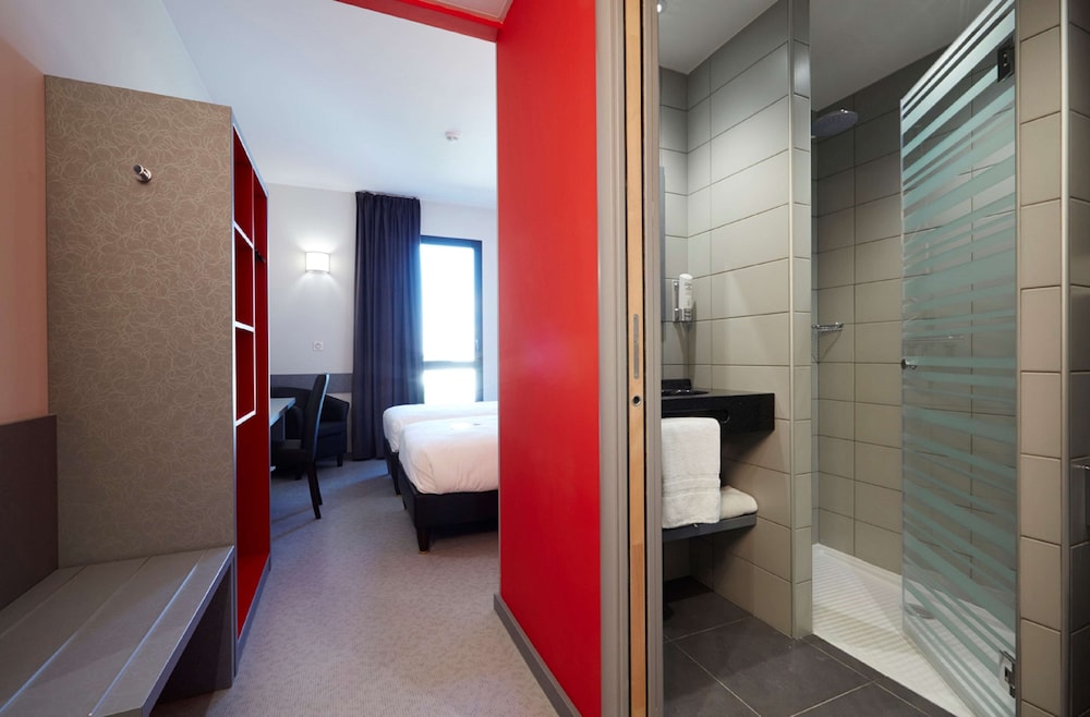 Standard Room, Multiple Beds photo 3