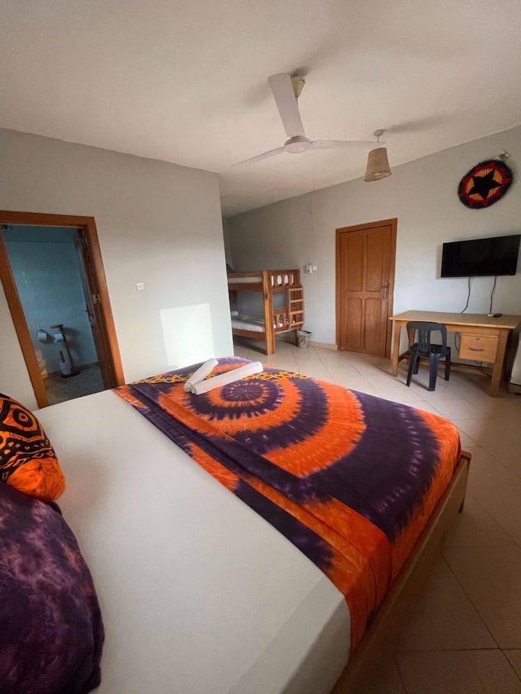 Suite, 1 King Bed, Partial Ocean View photo 3