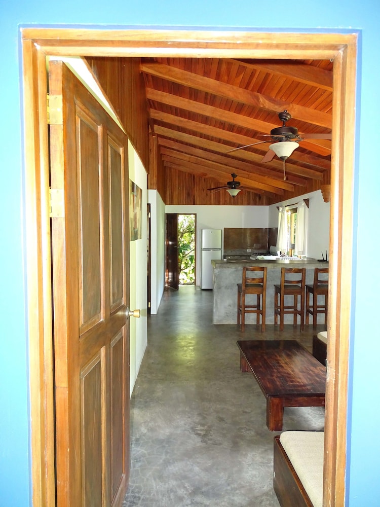 Deluxe House, 2 Bedrooms, Pool Access, Garden Area photo 3
