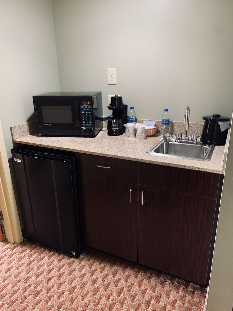 Suite, Multiple Beds, Non Smoking - Photo 3