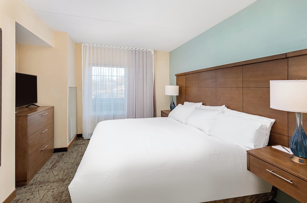 Suite, 1 King Bed - Photo 2
