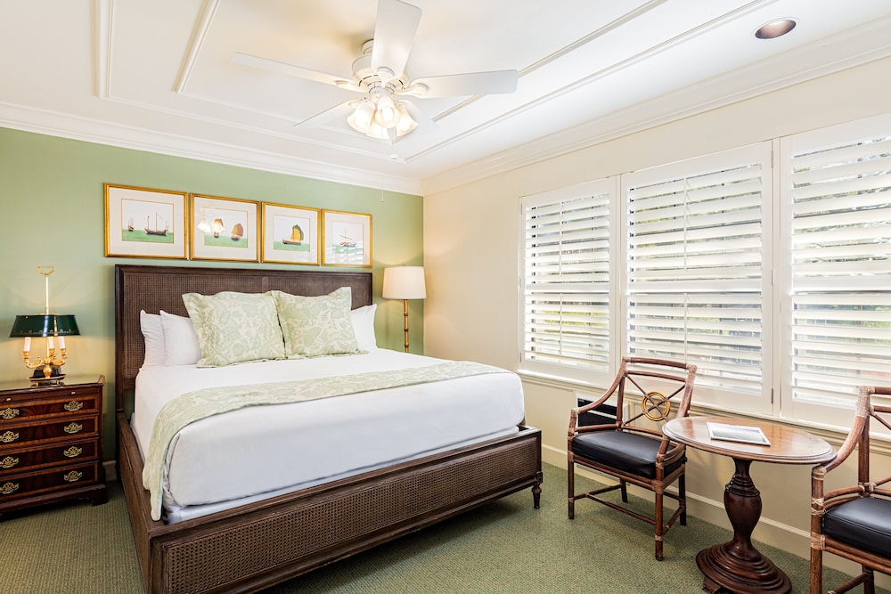 Deluxe Room, 1 King Bed photo 1