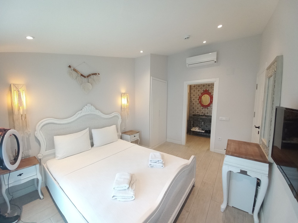 Standard Quadruple Room - Photo 15