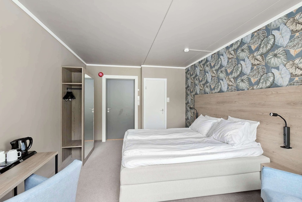 Superior Room, 1 Queen Bed, Balcony, Sea View photo 2