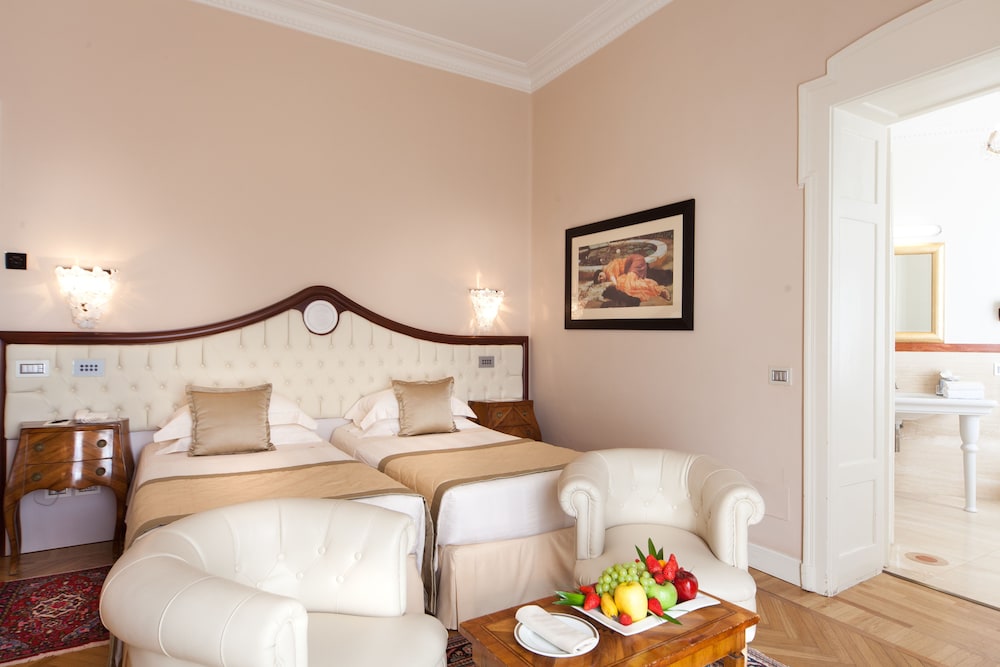 Deluxe Double or Twin Room - Photo 8