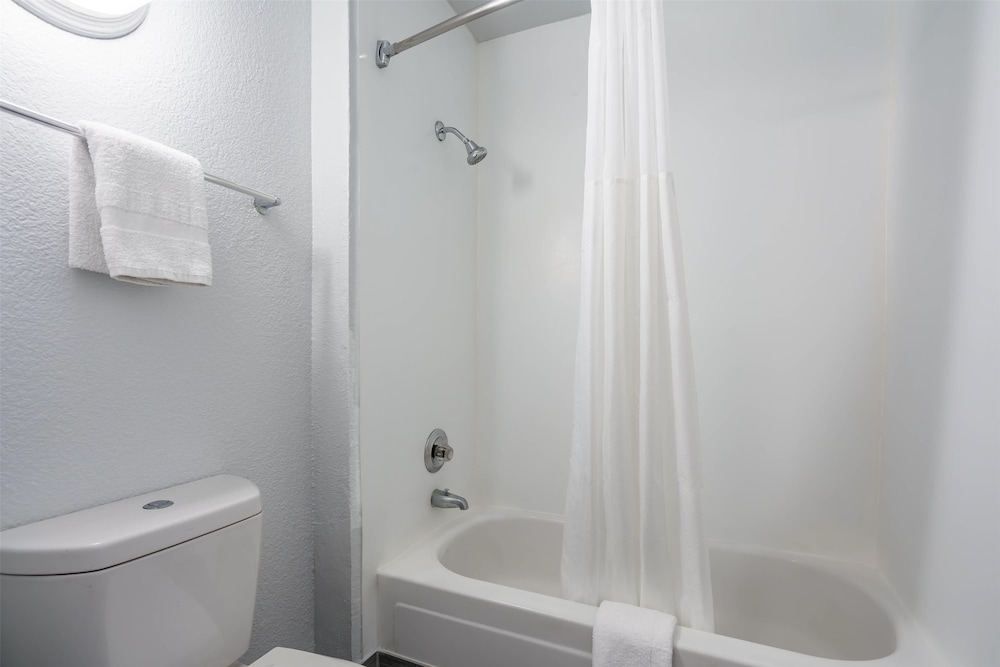 Deluxe Suite, 2 Double Beds, Non Smoking, Refrigerator & Microwave photo 3