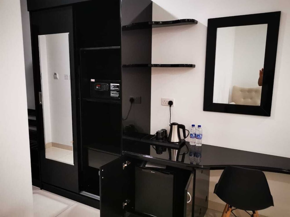 Standard Twin Room, 2 Twin Beds, Smoking, City View - Photo 3