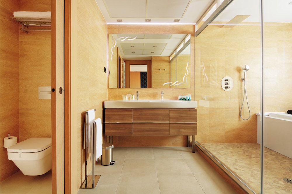 Suite - Photo 8