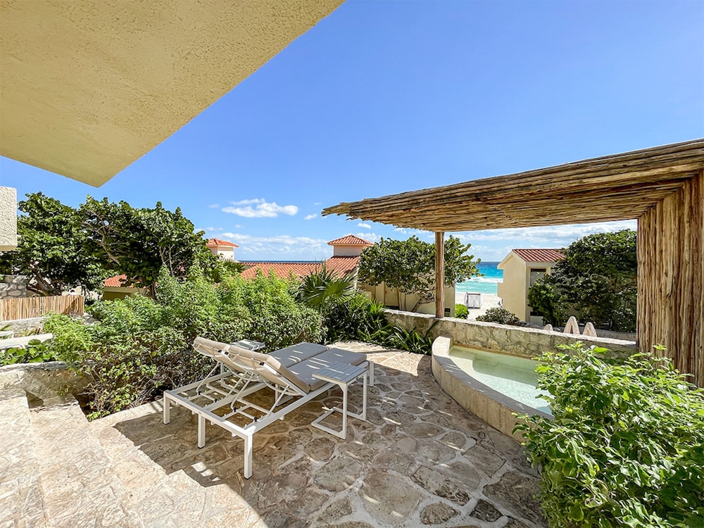 Villa Master Suite Plunge Pool