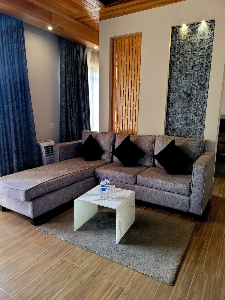 Junior Studio Suite