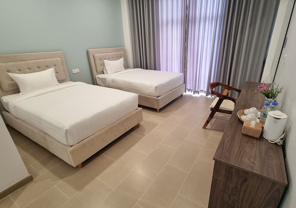 Standard Twin Room, 2 Twin Beds, City View - Photo 7
