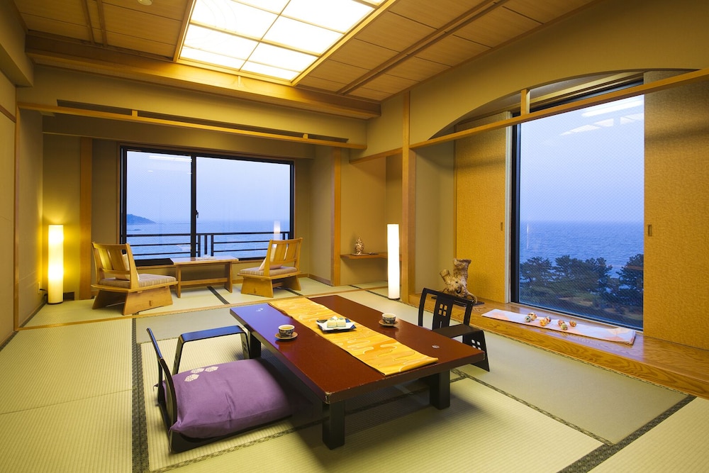Standard Japanese Style Room for 7 Guests photo 1