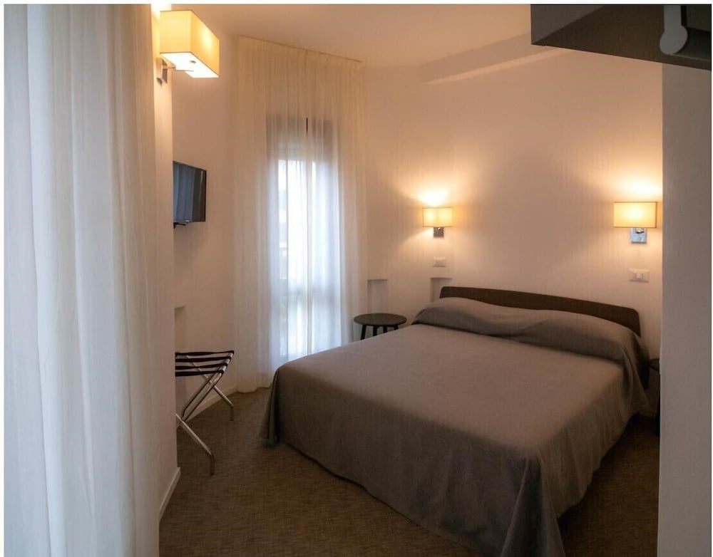 Economy Double Room - Photo 2