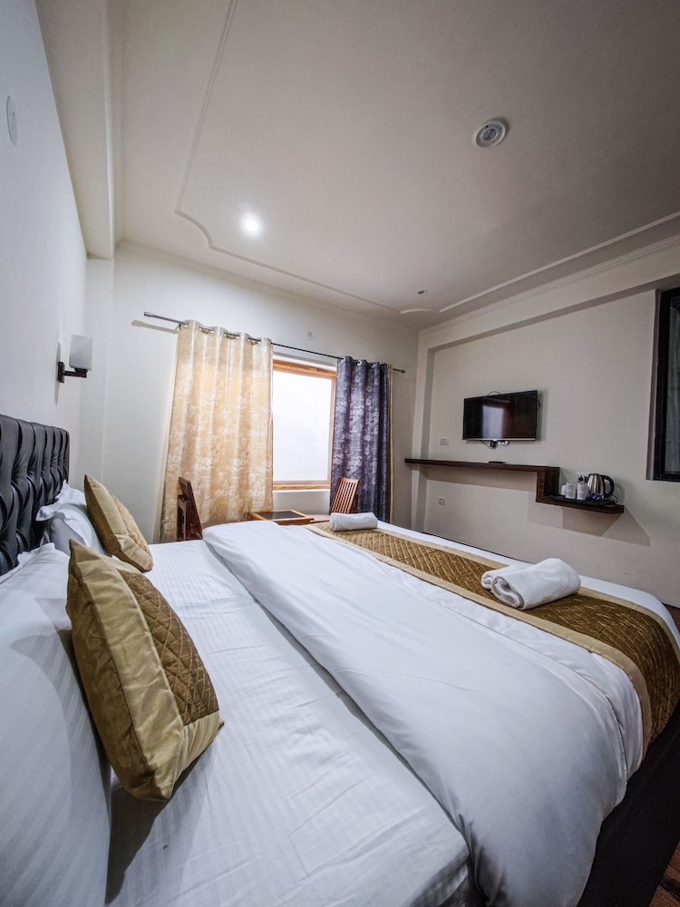 Deluxe Room - Photo 11
