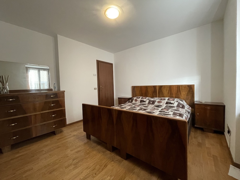 Apartment photo 2