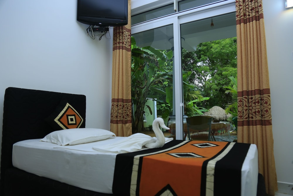 Deluxe Triple Room, 2 Twin Beds, River View photo 2