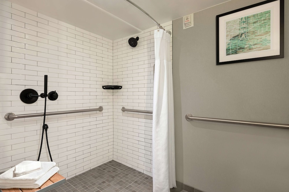 Room, 1 King Bed, Accessible (Hearing, Moderno Del Sur) - Photo 9