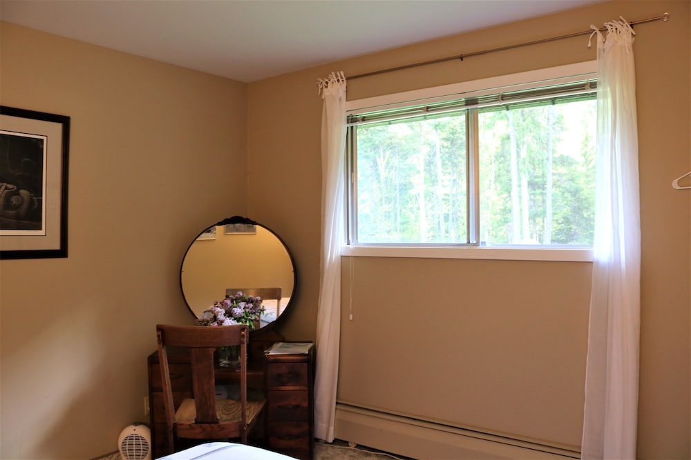 Eagles Nest- Queen Room photo 2