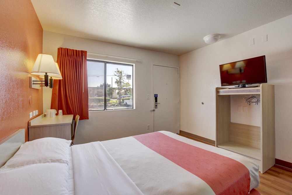 Standard Room, 1 Double Bed, Non Smoking photo 2