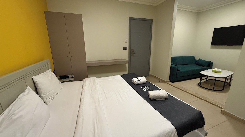 Grand Single Room, 1 King Bed, Resort View