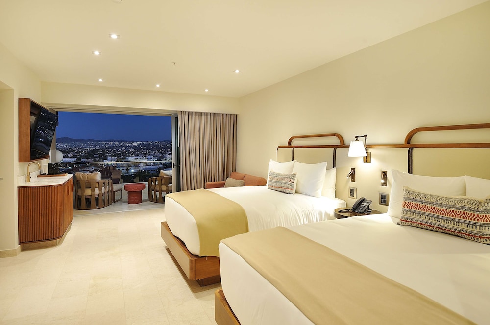Room, 2 Queen Beds, Hot Tub (Infinity, Sunset View) - Photo 5