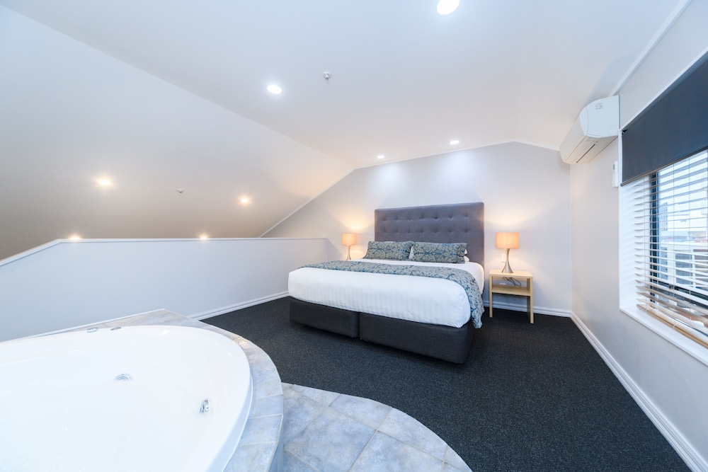 Executive Suite (Adults Only)