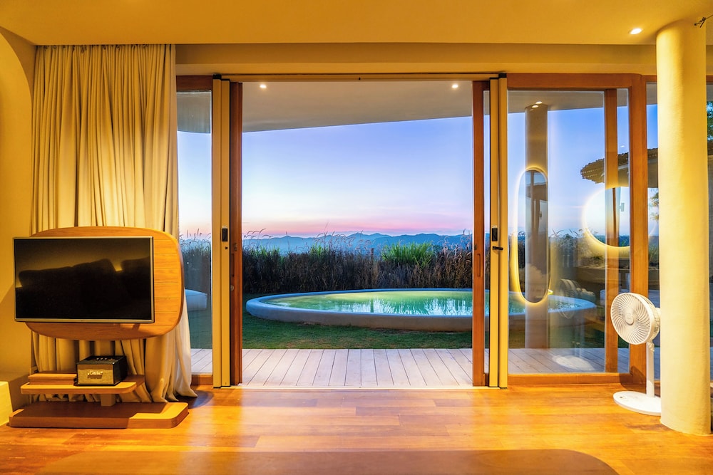 sala pool villa photo 3