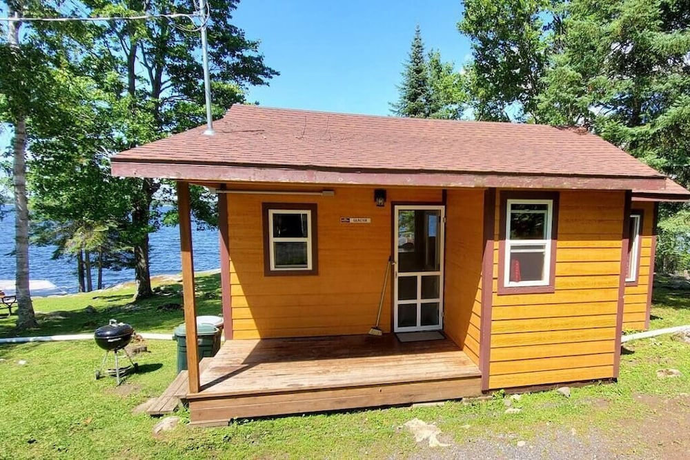 Glacier Cabin-Lakeside 2 Bedroom Glacier Cabin on Kab