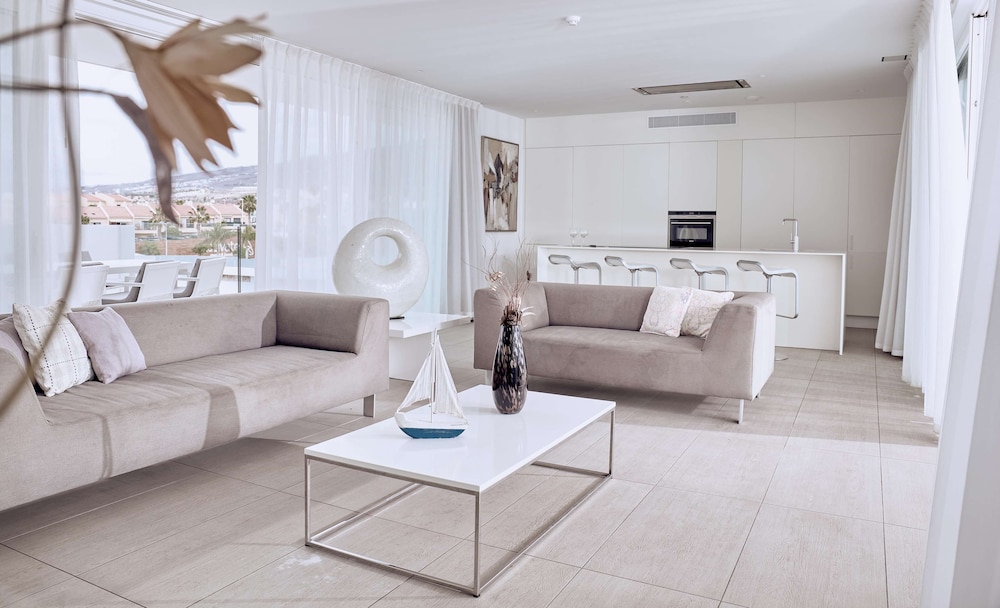 Suite, 2 Bedrooms, Hot Tub, Sea View (Serenity Allegra) thumbnail 5