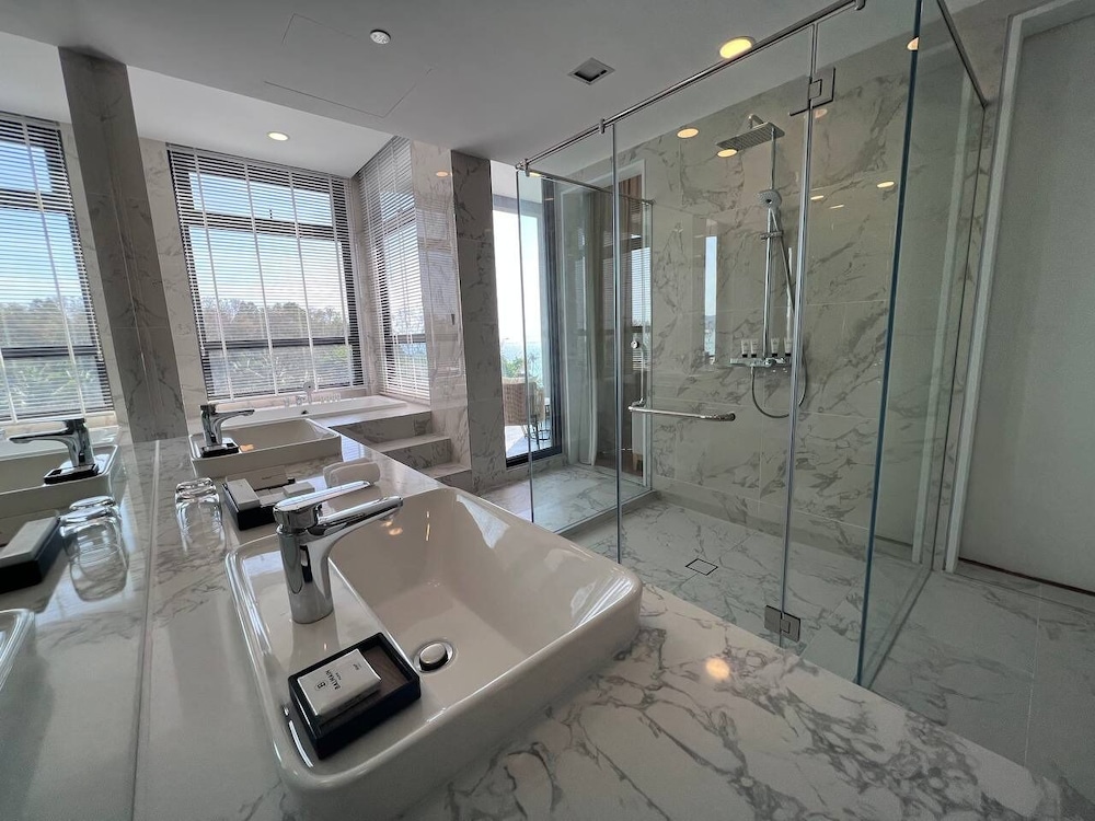 Suites - Photo 2