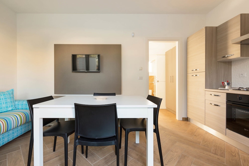 Comfort Apartment, 1 Bedroom (Ground Floor - 1049) photo 2
