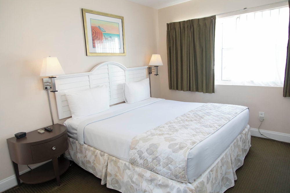 Deluxe Room, 1 King Bed, Kitchenette - Photo 8