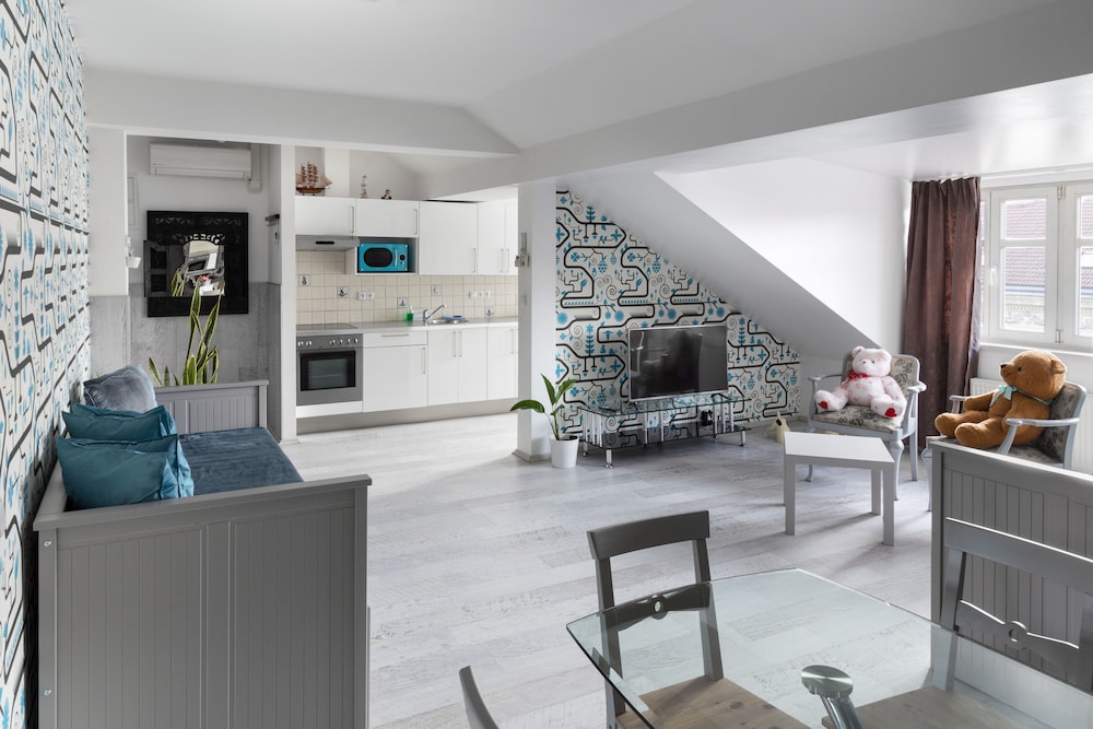 Superior Family Apartment - Photo 7