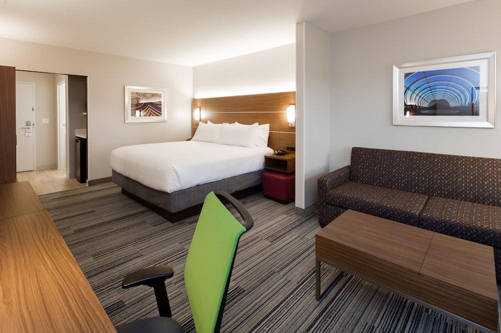 Suite, 1 King Bed, Accessible (Communications Accessible) photo 1