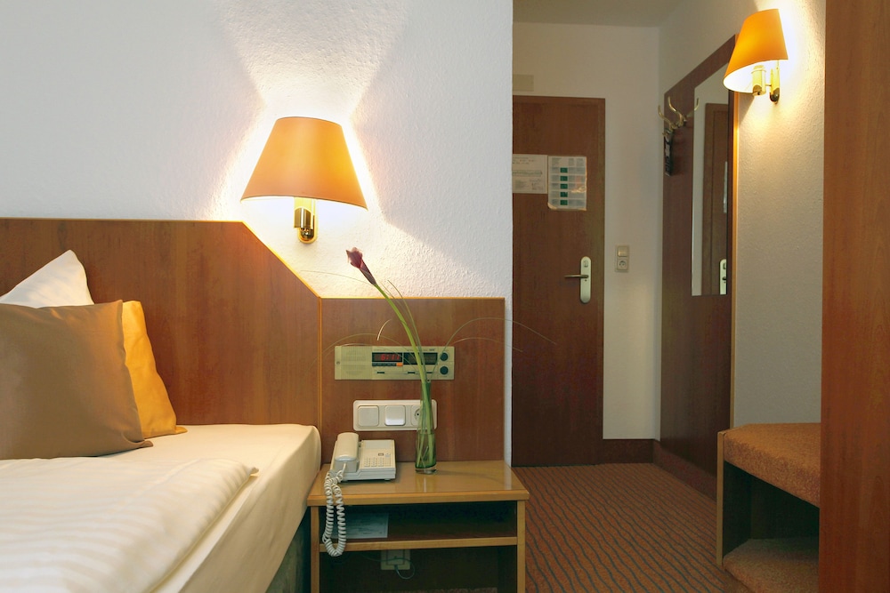 Basic Single Room, Courtyard View (Plus) photo 3