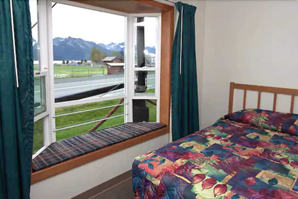 Superior Room, 2 Queen Beds, Non Smoking, Refrigerator & Microwave photo 2